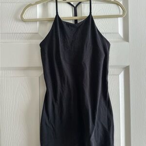 Black power y Lululemon tank